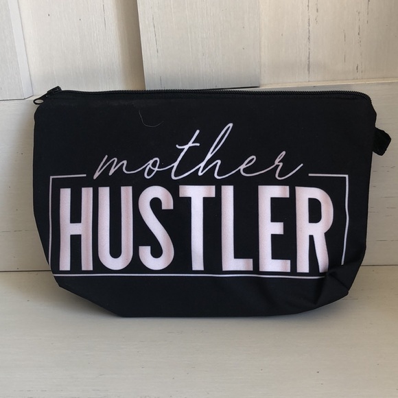 Cosmetic pouch gift set - Picture 2 of 5